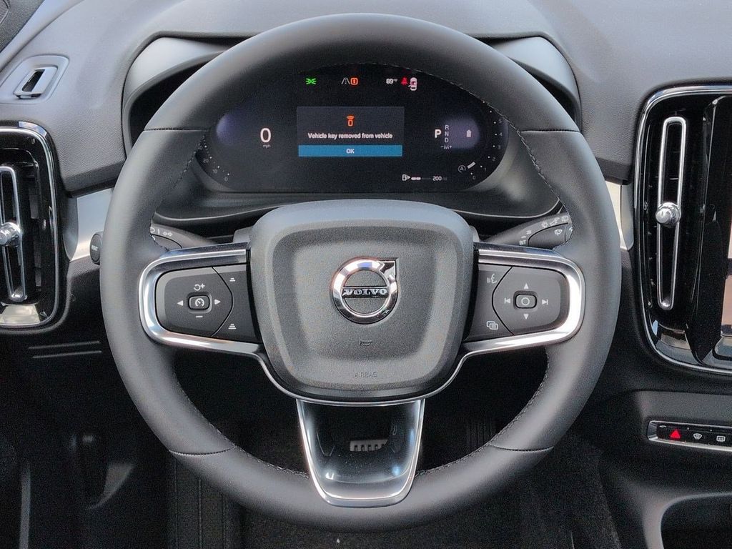 Thumbnail: 2026 Volvo XC40 - 14
