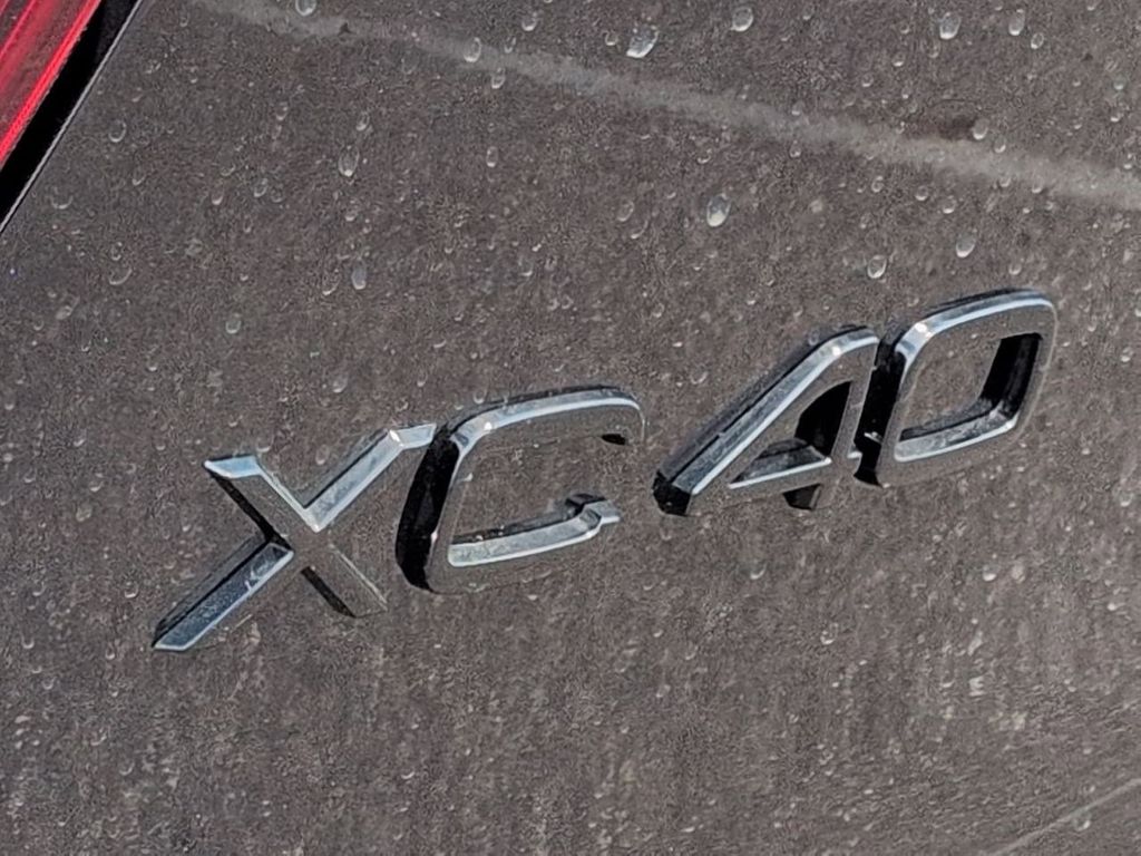 Thumbnail: 2026 Volvo XC40 - 22