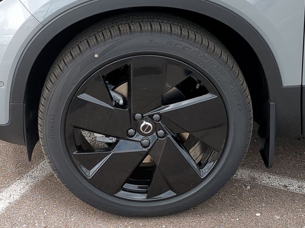 Thumbnail: 2026 Volvo XC40 - 8