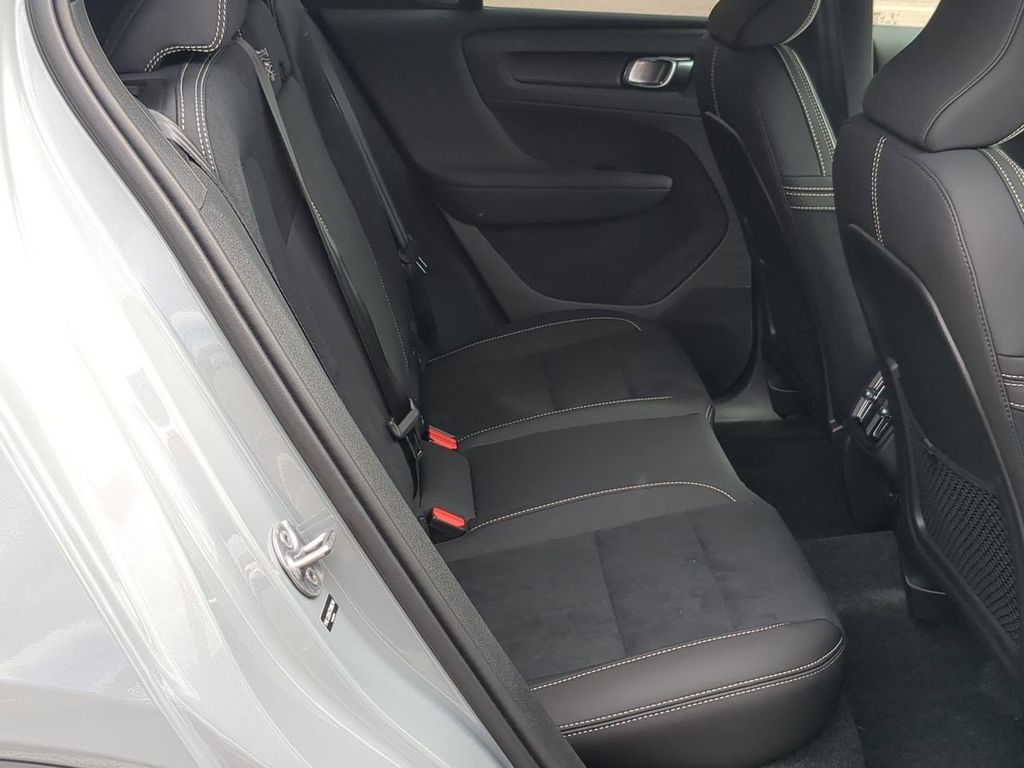 Thumbnail: 2026 Volvo XC40 - 24