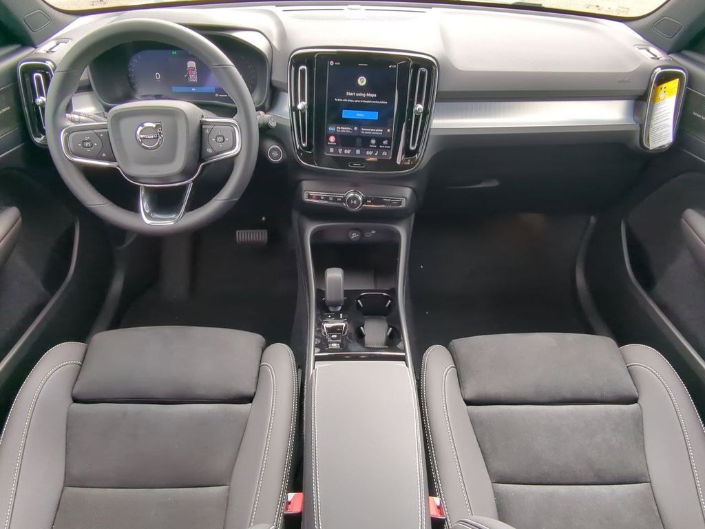 Thumbnail: 2026 Volvo XC40 - 9