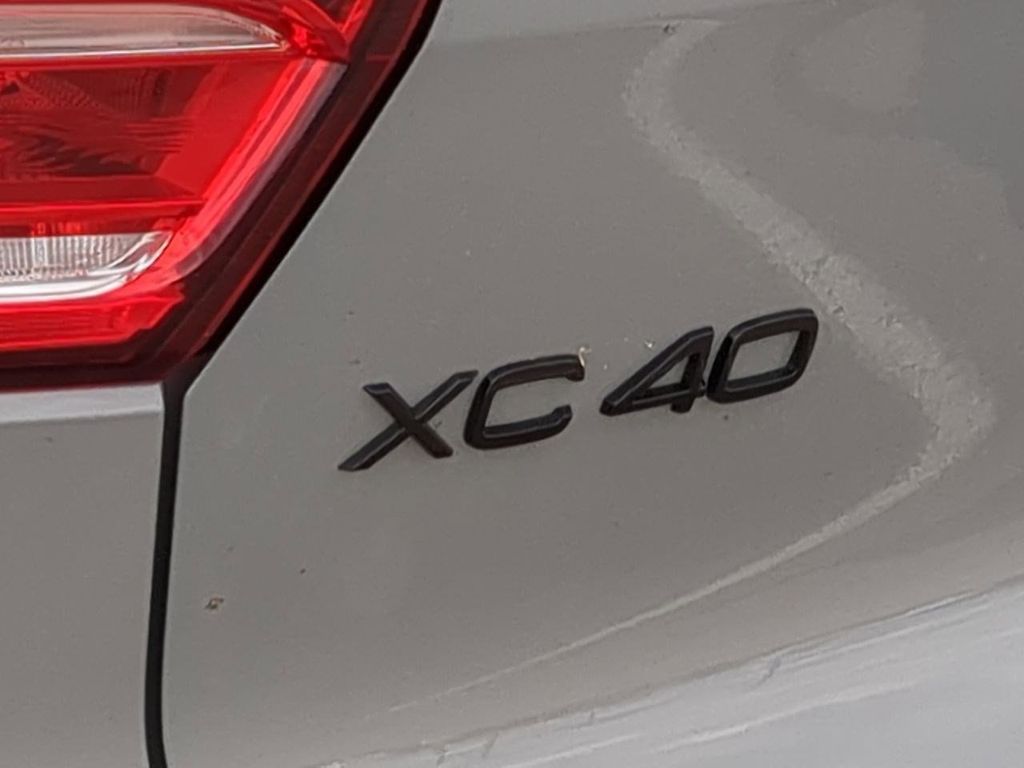Thumbnail: 2026 Volvo XC40 - 7