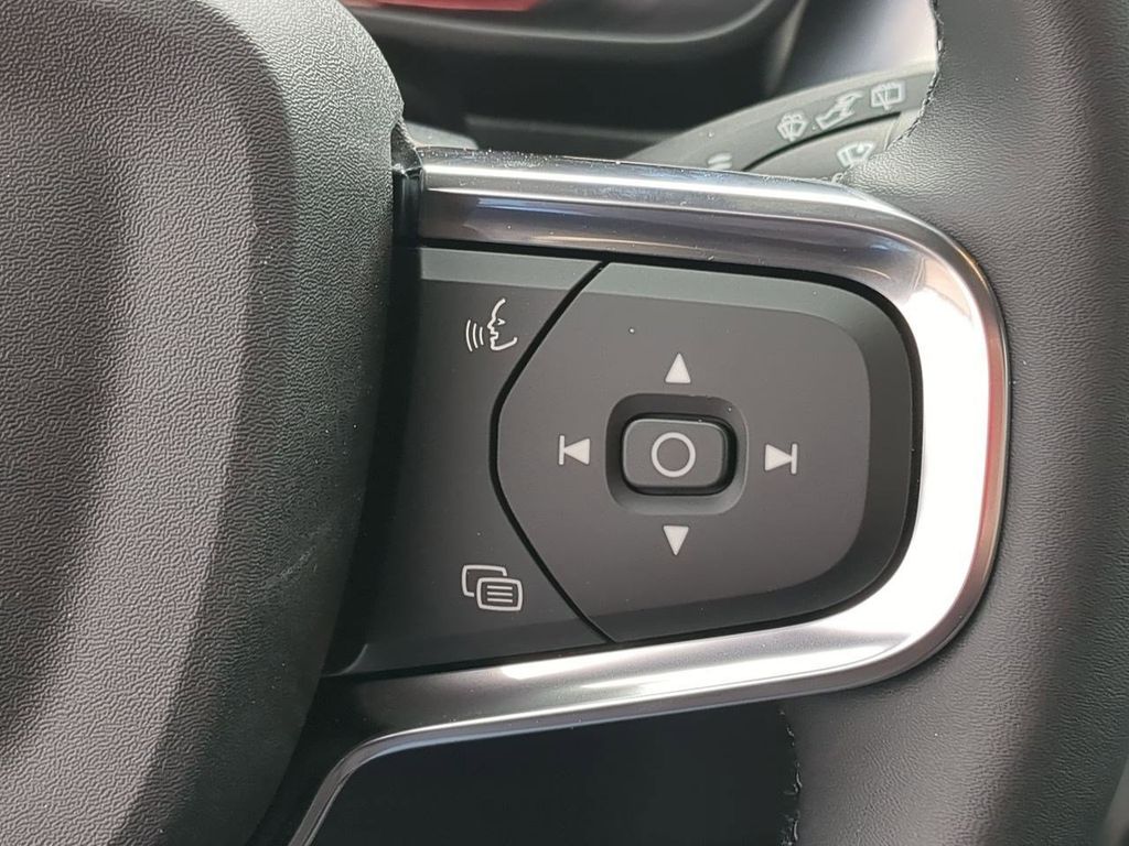 Thumbnail: 2026 Volvo XC40 - 26