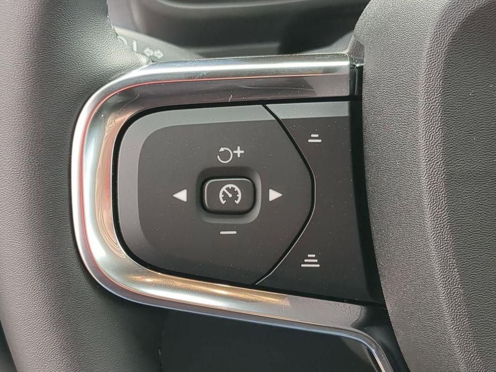 Thumbnail: 2026 Volvo XC40 - 25