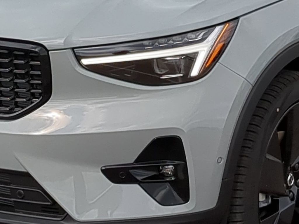 Thumbnail: 2026 Volvo XC40 - 21