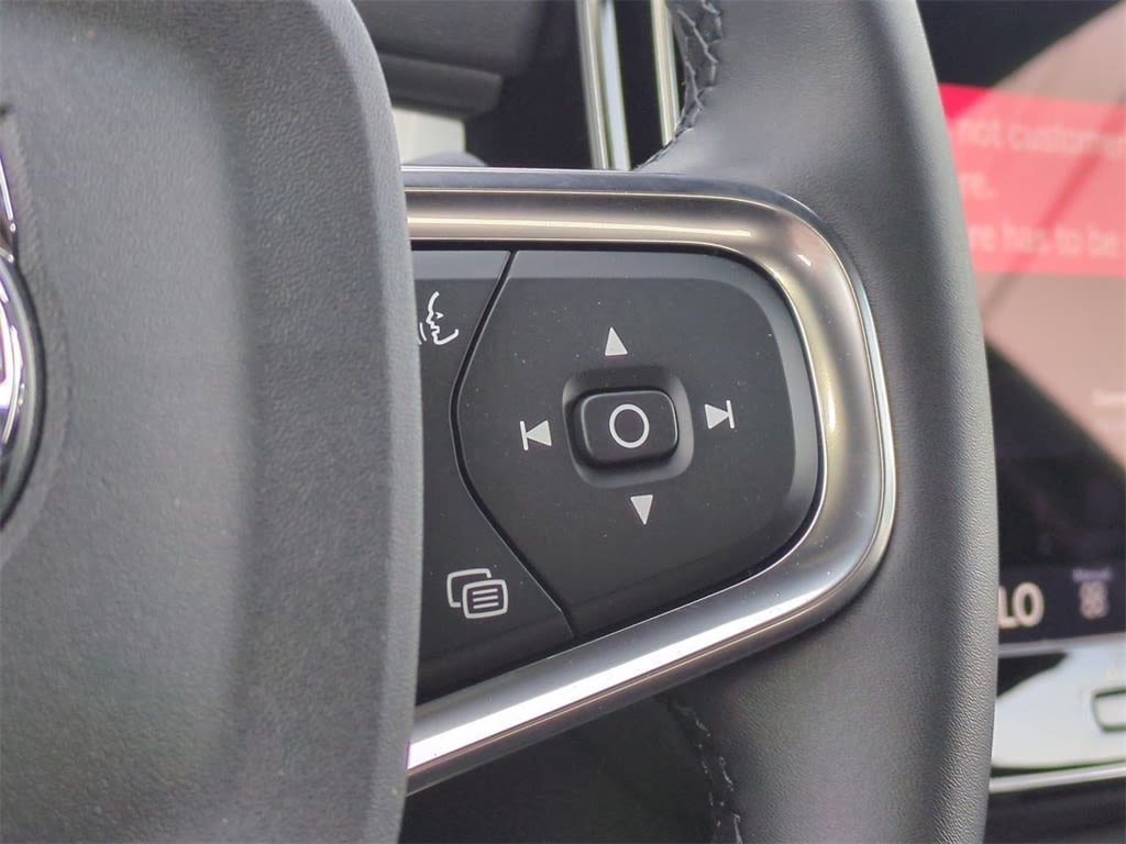 Thumbnail: 2026 Volvo XC40 - 30