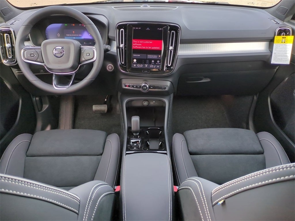 Thumbnail: 2026 Volvo XC40 - 10