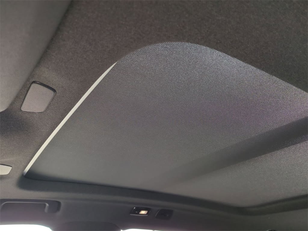 Thumbnail: 2026 Volvo XC40 - 25