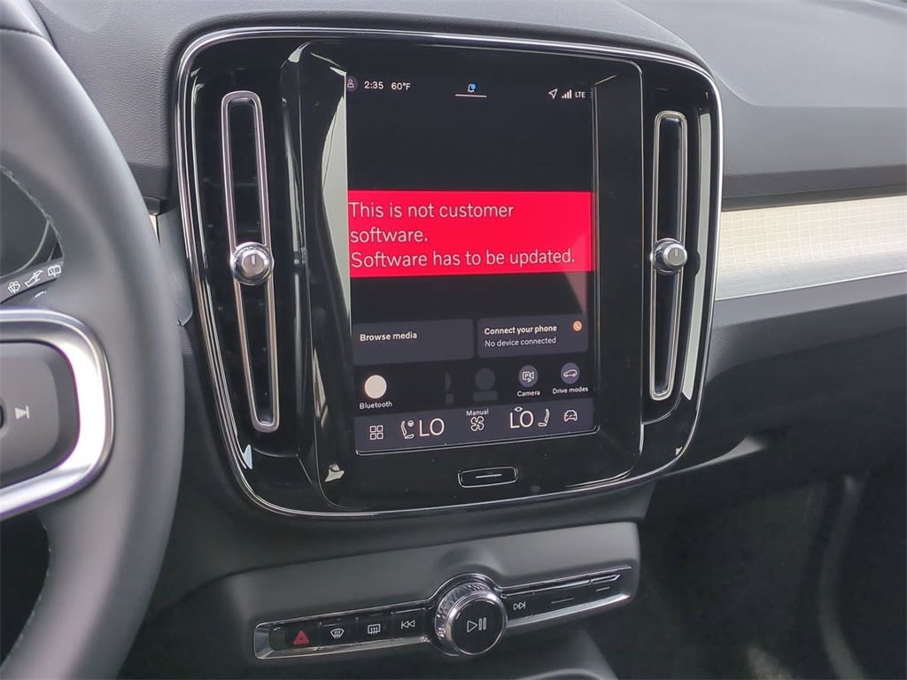 Thumbnail: 2026 Volvo XC40 - 15