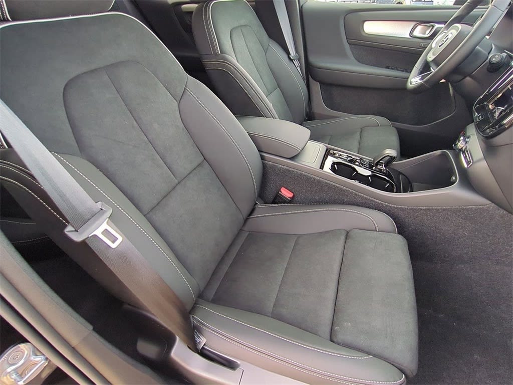 Thumbnail: 2026 Volvo XC40 - 12