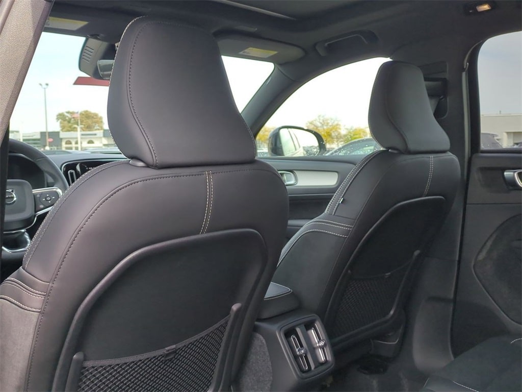 Thumbnail: 2026 Volvo XC40 - 13