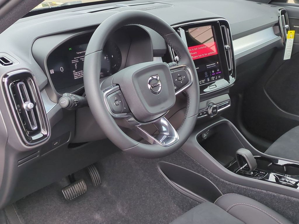 Thumbnail: 2026 Volvo XC40 - 2