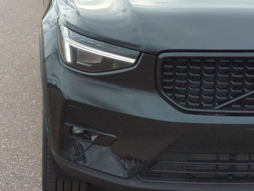 Thumbnail: 2026 Volvo XC40 - 7