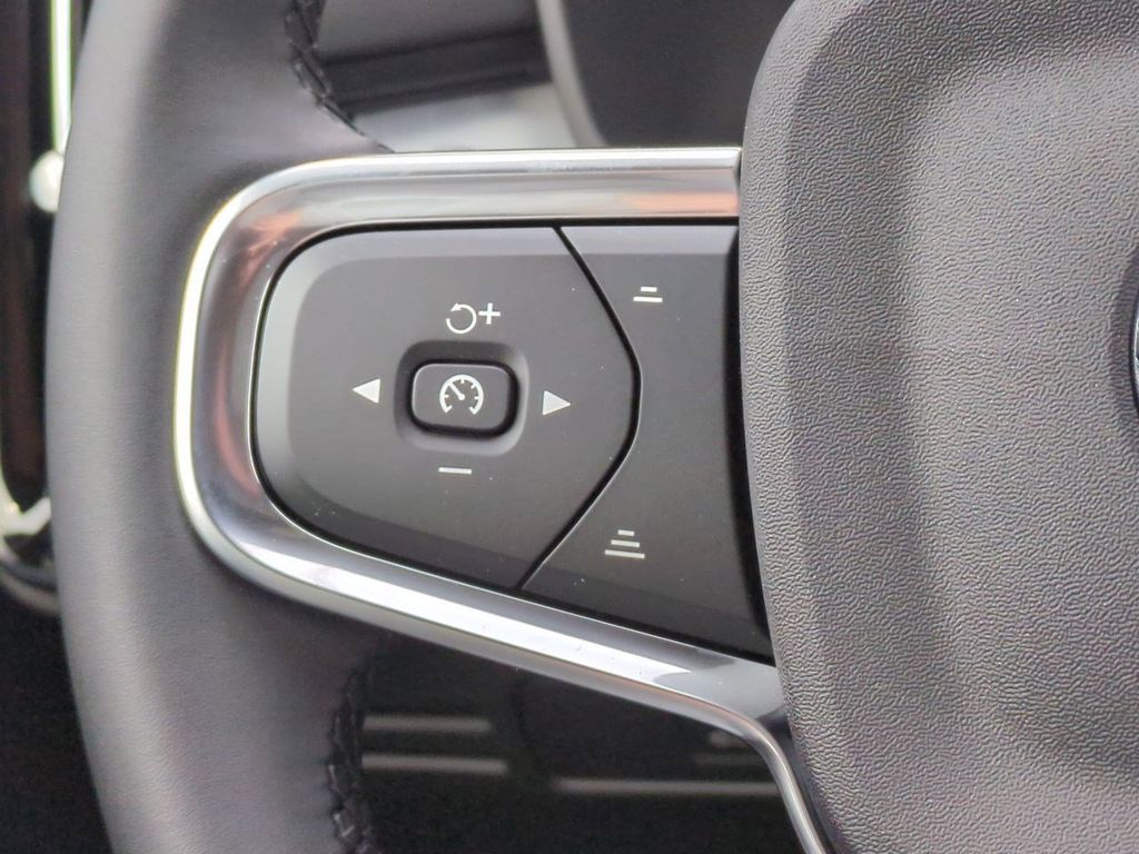 Thumbnail: 2026 Volvo XC40 - 28