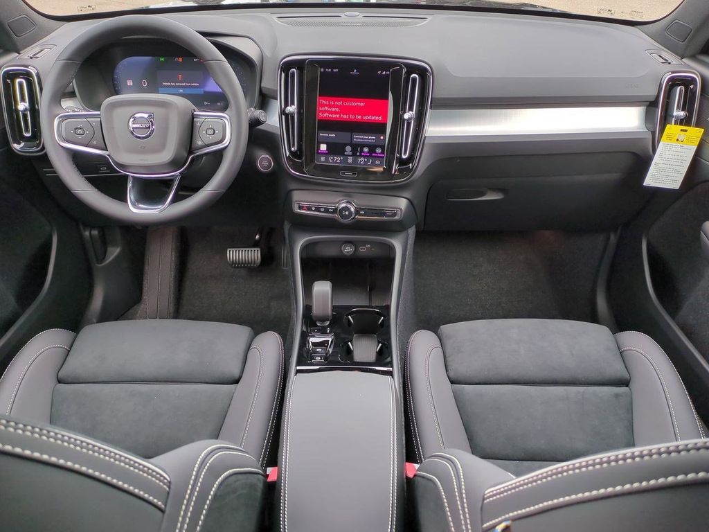 Thumbnail: 2026 Volvo XC40 - 9