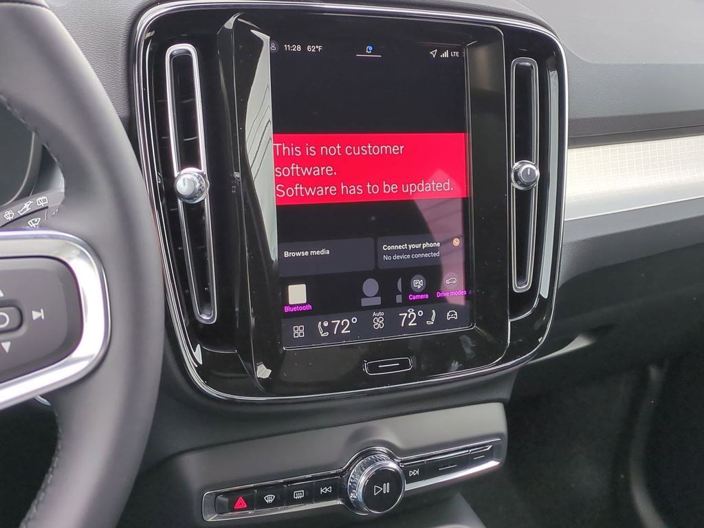 Thumbnail: 2026 Volvo XC40 - 14
