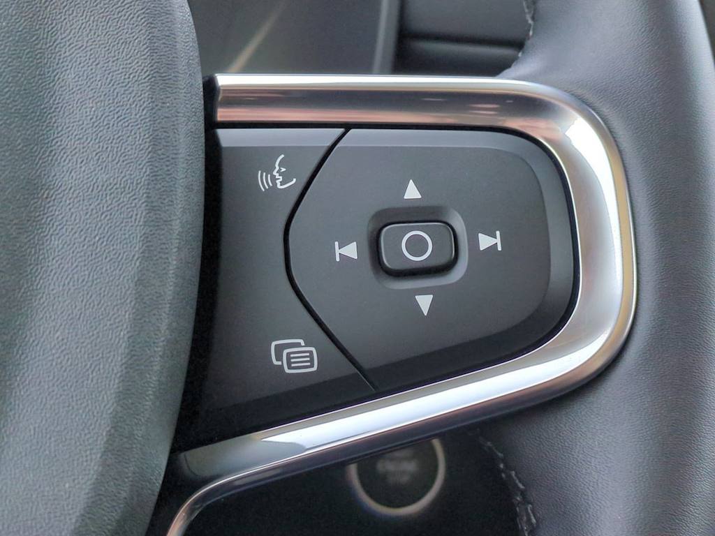 2024 Volvo XC40 B5 Plus 31