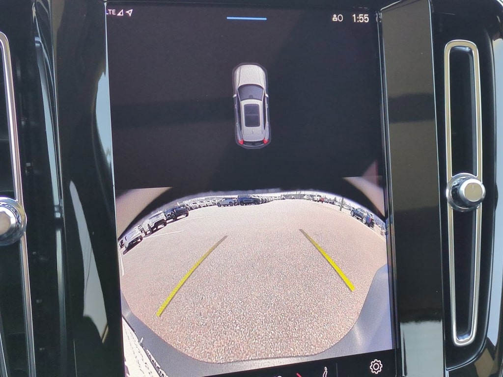 2024 Volvo XC40 B5 Plus 34