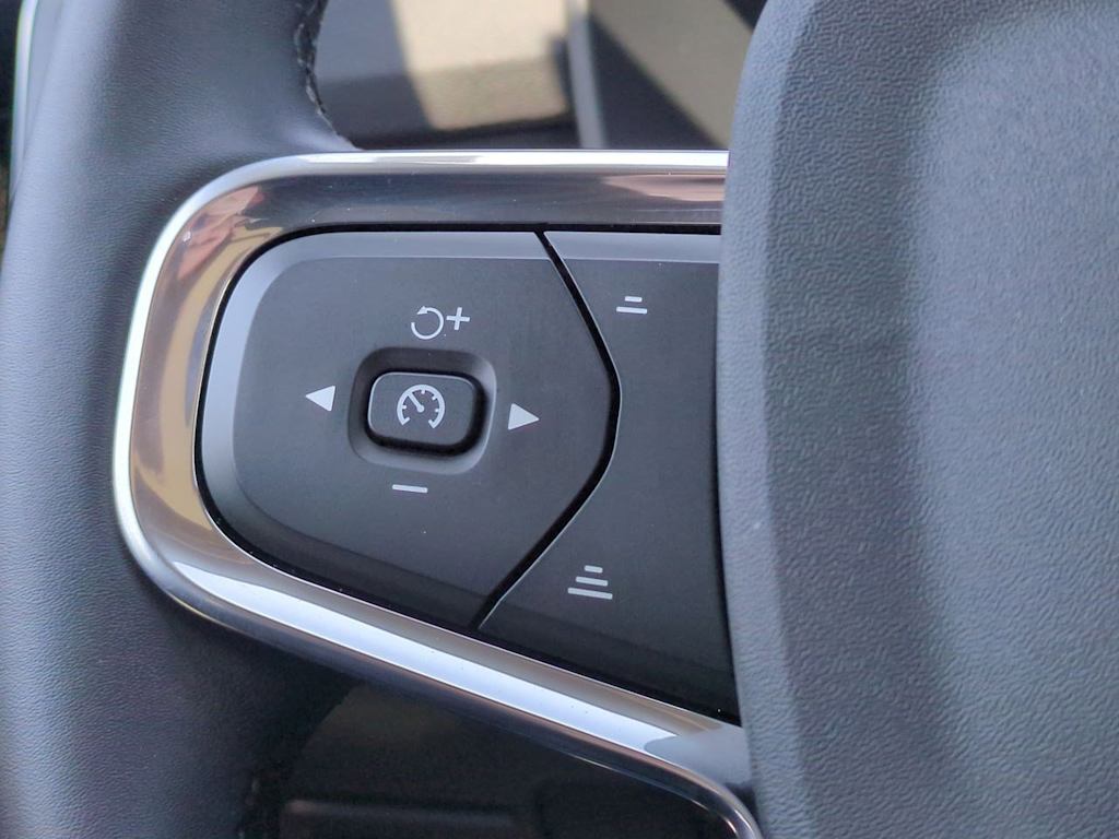 2024 Volvo XC40 B5 Plus 30