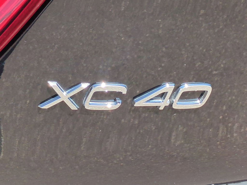 2024 Volvo XC40 B5 Plus 23