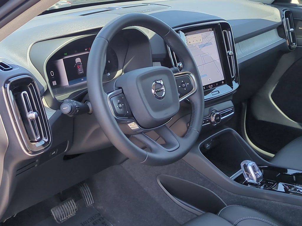 2024 Volvo XC40 B5 Plus 2