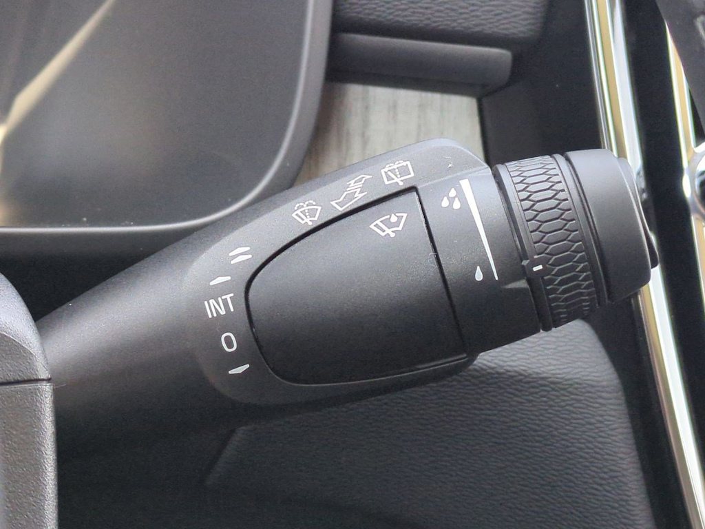 2024 Volvo XC40 B5 Plus 32