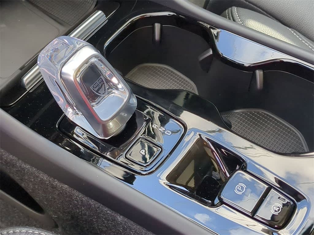 Thumbnail: 2025 Volvo XC40 - 15