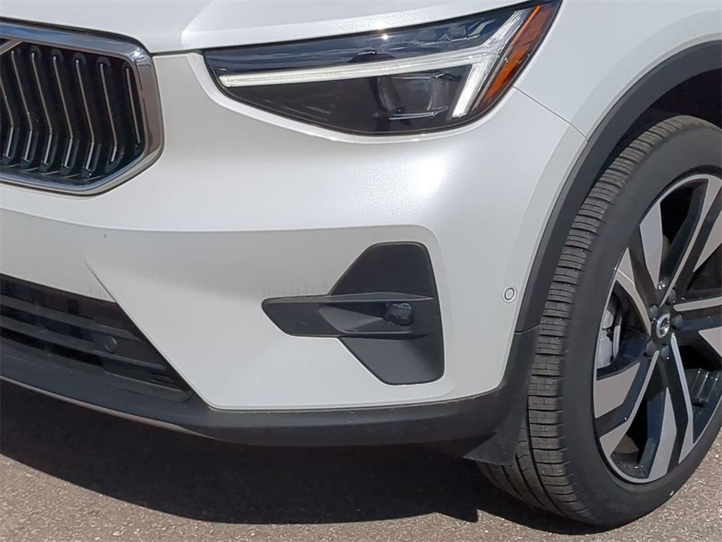 Thumbnail: 2025 Volvo XC40 - 21