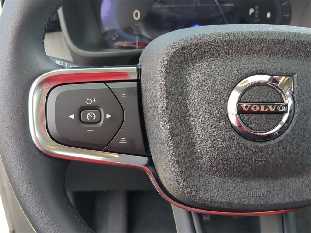 Thumbnail: 2025 Volvo XC40 - 29