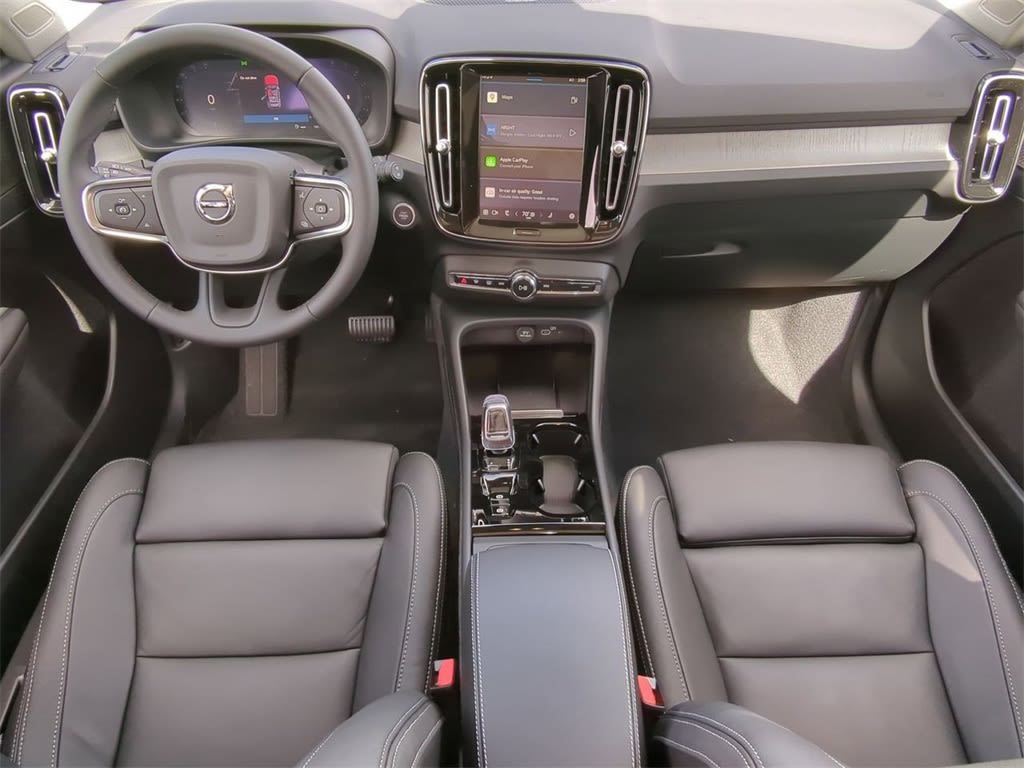 Thumbnail: 2025 Volvo XC40 - 10