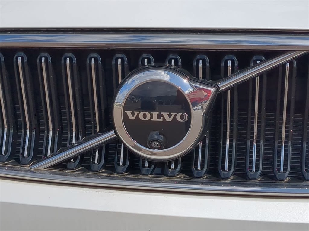Thumbnail: 2025 Volvo XC40 - 22