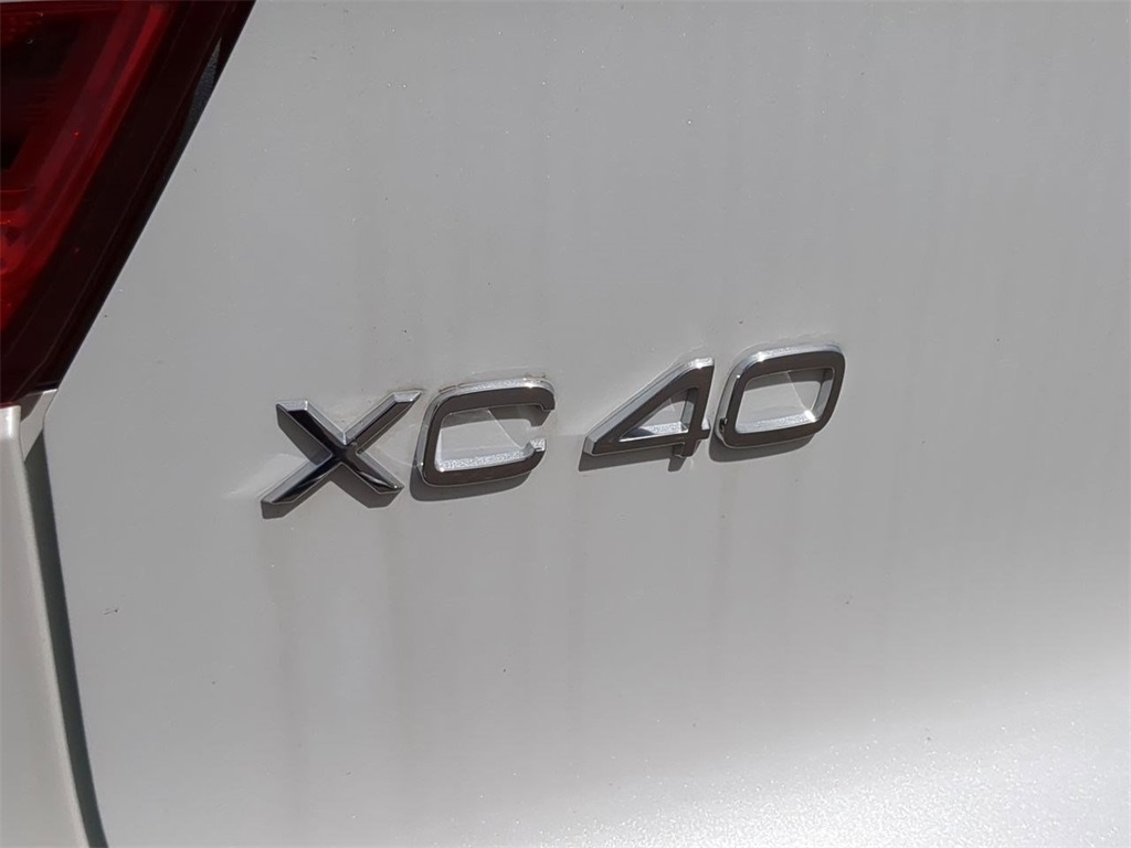Thumbnail: 2025 Volvo XC40 - 7