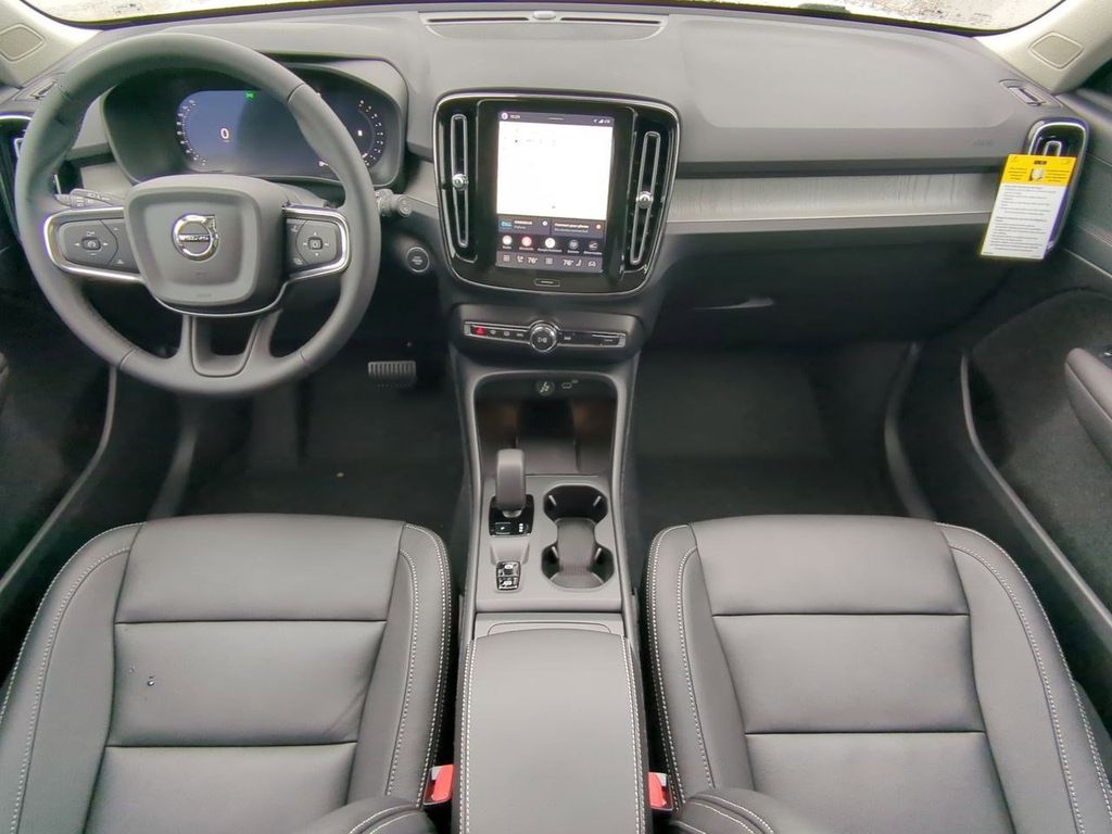 Thumbnail: 2026 Volvo XC40 - 9