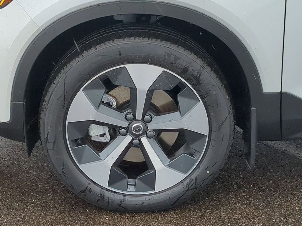 Thumbnail: 2026 Volvo XC40 - 8
