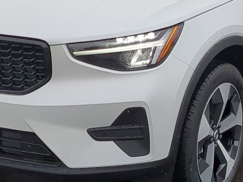 Thumbnail: 2026 Volvo XC40 - 20