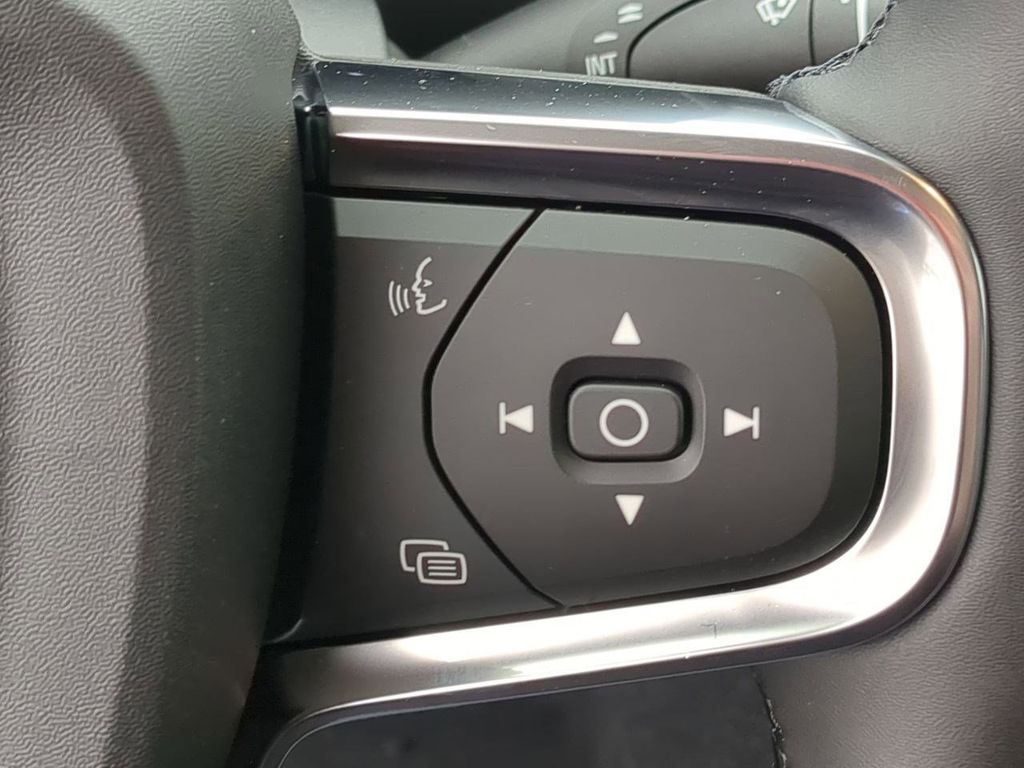 Thumbnail: 2026 Volvo XC40 - 25