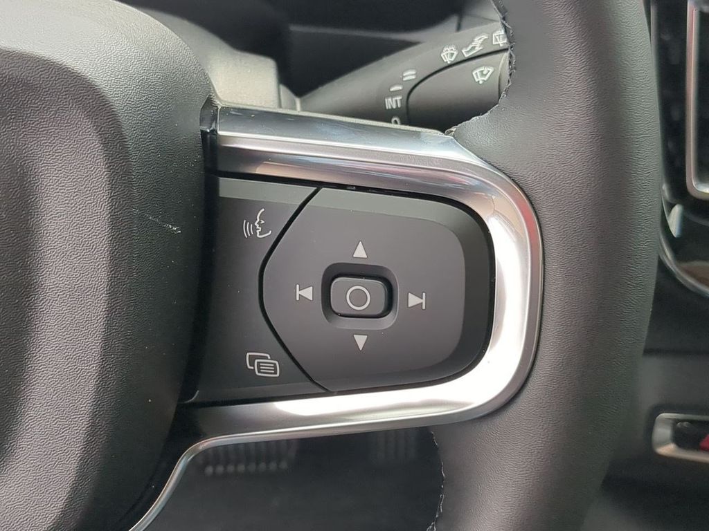 Thumbnail: 2026 Volvo XC40 - 27