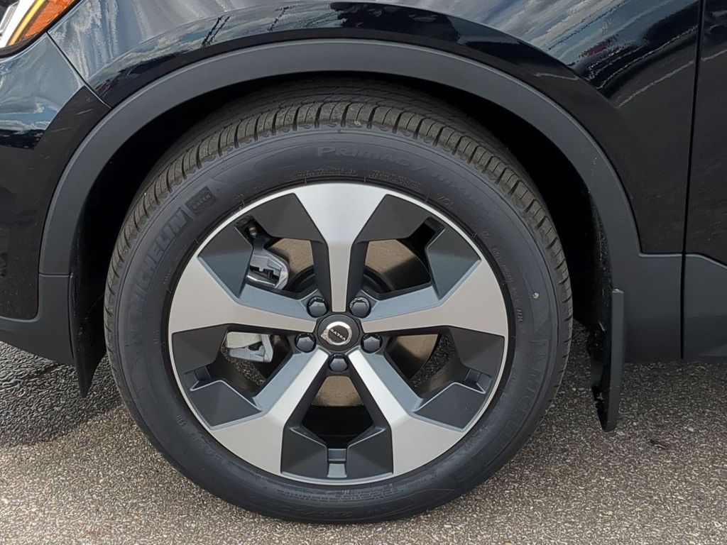 Thumbnail: 2026 Volvo XC40 - 8