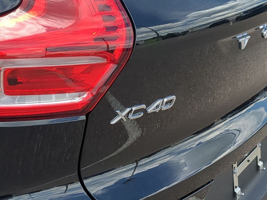 Thumbnail: 2026 Volvo XC40 - 7