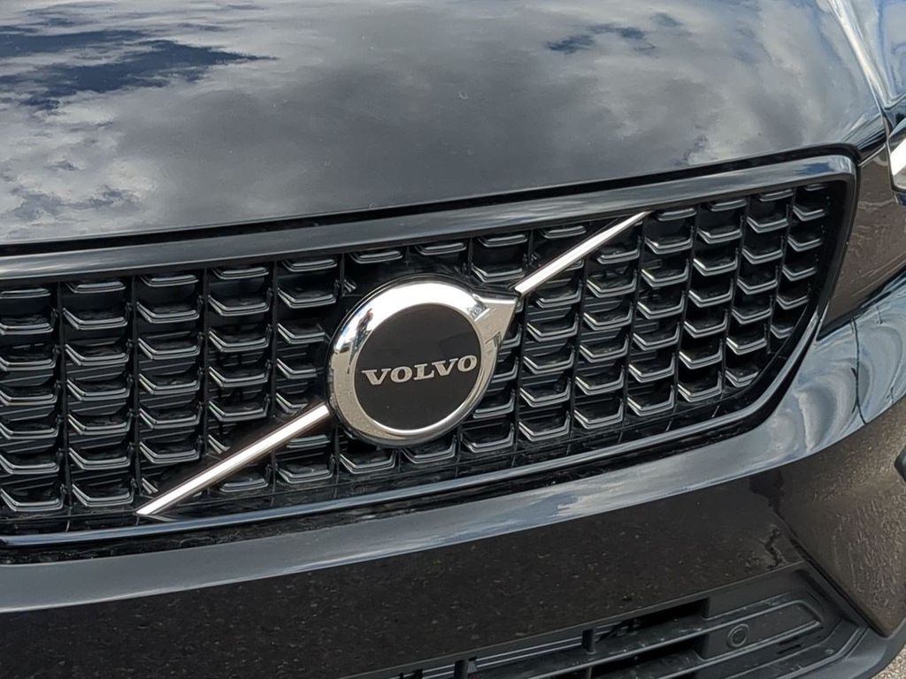Thumbnail: 2026 Volvo XC40 - 22