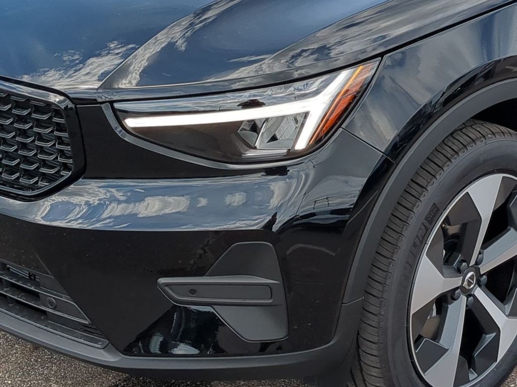 Thumbnail: 2026 Volvo XC40 - 21