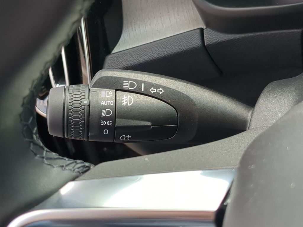 Thumbnail: 2026 Volvo XC40 - 28