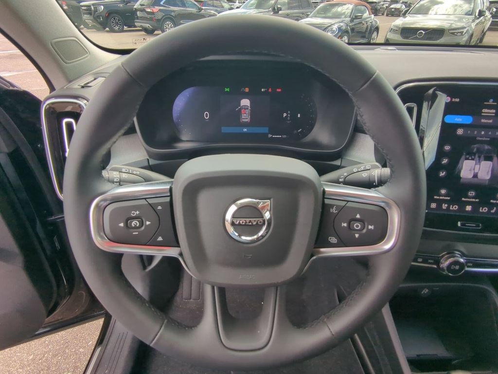 Thumbnail: 2026 Volvo XC40 - 13