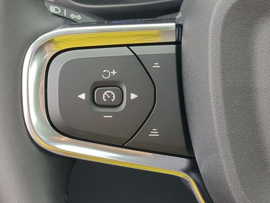 Thumbnail: 2026 Volvo XC40 - 26