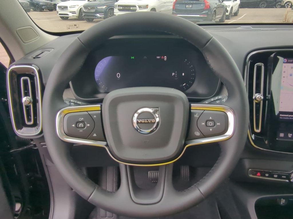 Thumbnail: 2026 Volvo XC40 - 13