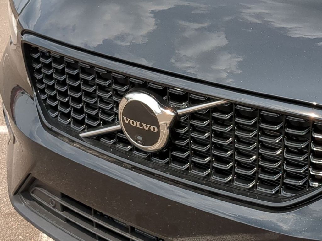 Thumbnail: 2026 Volvo XC40 - 7