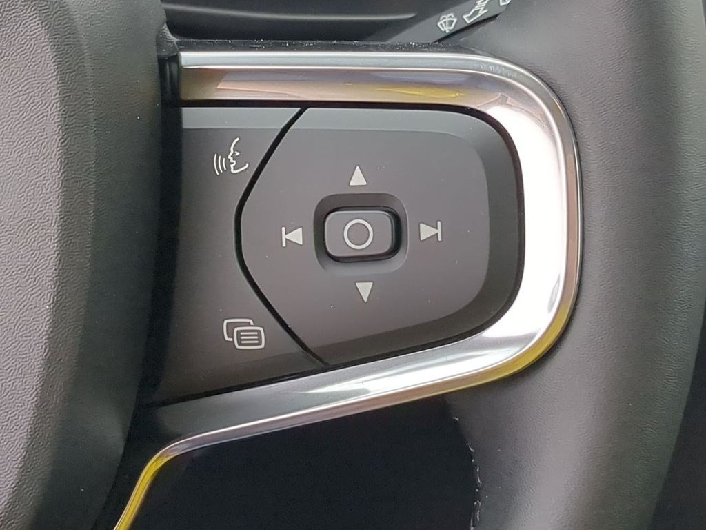 Thumbnail: 2026 Volvo XC40 - 27