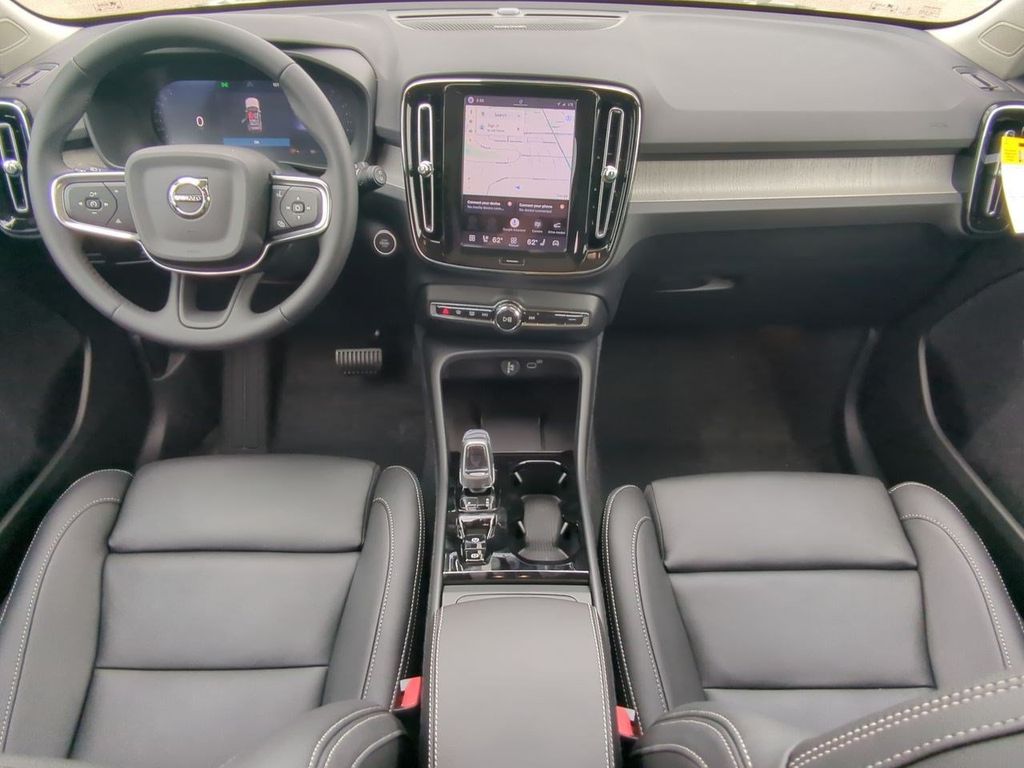 Thumbnail: 2026 Volvo XC40 - 9