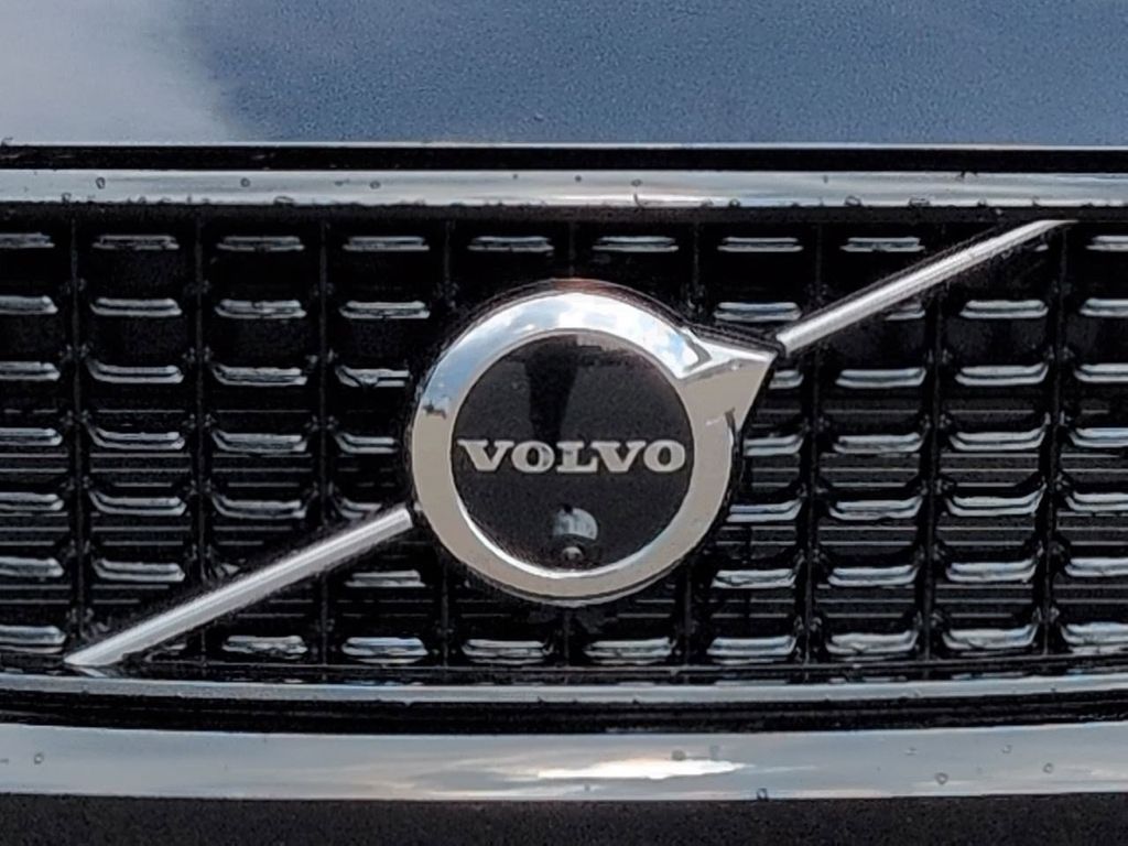 Thumbnail: 2026 Volvo XC40 - 6