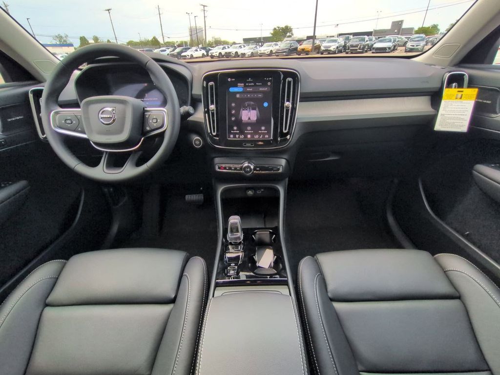 Thumbnail: 2026 Volvo XC40 - 9